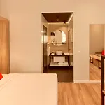 מלון Up 4*